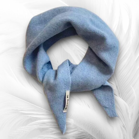 Blue 100% Wool Shawl Wrap Scarf Soft Knitted Triangle Scarf - Picture 2 of 3